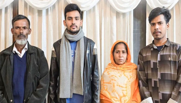 ​ফেলানীর পরিবারের দায়িত্ব নিলেন উপদেষ্টা আসিফ মাহমুদ