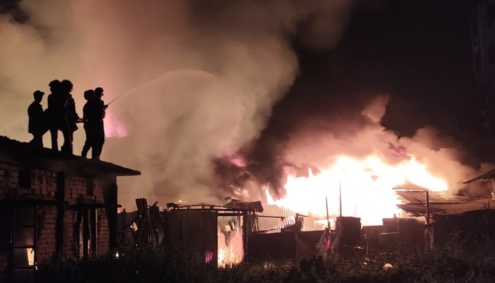 ​নোয়াখালীতে আগুনে পুড়লো ২০ দোকান, নাশকতার শঙ্কা