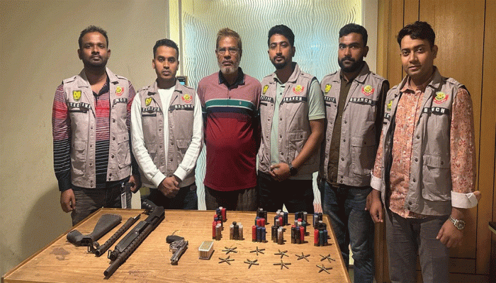 অস্ত্র-গুলিসহ সিংগাইর উপজেলার সাবেক চেয়ারম্যান গ্রেফতার