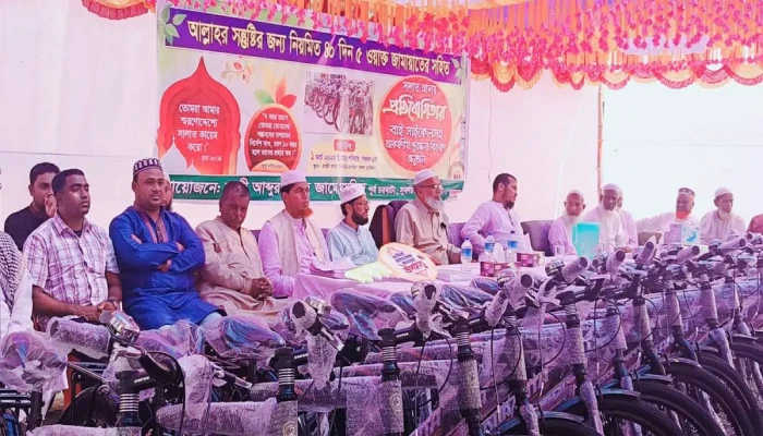 ​২০০ ওয়াক্ত নামাজ জামাতে আদায় করে বাইসাইকেল পেল ২১ শিশু