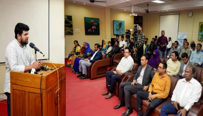 এখনো মিডিয়াতে আওয়ামী লীগের লোকেরা বসে আছেন- মাহফুজ আলম