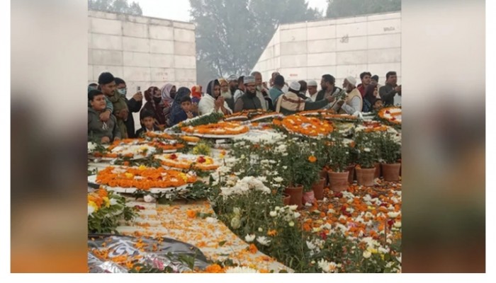 খালেদা জিয়ার দাফনের পঞ্চম দিনেও তাঁর কবরে সাধারণ মানুষের উপচে পড়া ভিড়