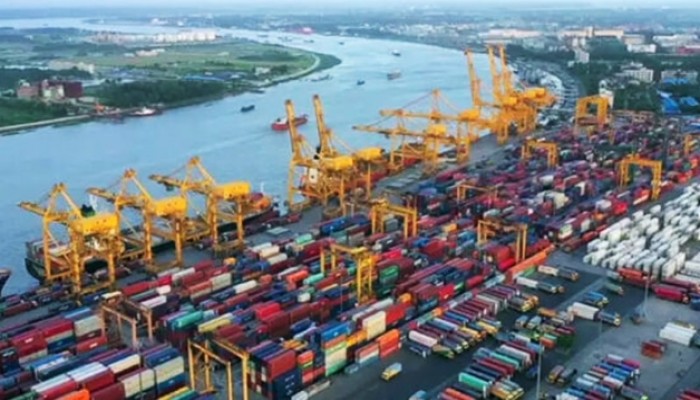 শ্রমিকদের অনির্দিষ্টকালের কর্মবিরতিতে চট্টগ্রাম বন্দরে অচলাবস্থা