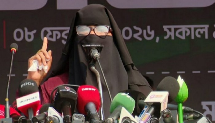 পরিচয় দিয়ে বক্তব্য দিলেন হাদির বোন, হাদির পরিবার বলছে তাদের কেউ নন!