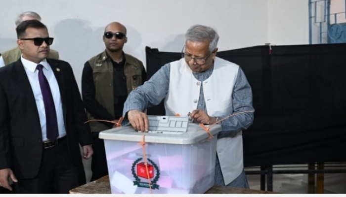 ভোট দিলেন প্রধান উপদেষ্টা ড. মুহাম্মদ ইউনূস