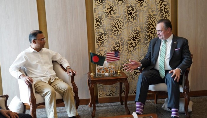 প্রধানমন্ত্রী তারেক রহমানের সঙ্গে সৌজন্য সাক্ষাত মার্কিন রাষ্ট্রদূত ব্রেন্ট টি. ক্রিস্টেনসেনের