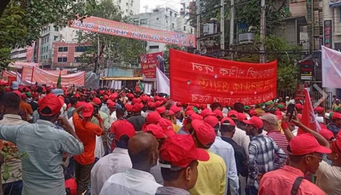 নয়াপল্টনে শ্রমিক দলের সমাবেশে নেতাকর্মীদের ঢল
